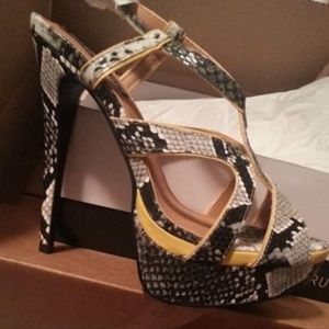 Sexy Snake Skin Print High Heels